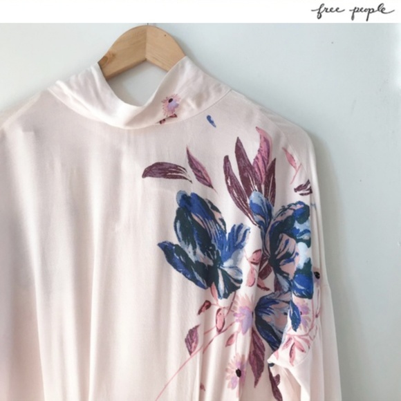Free People Dresses & Skirts - Free People High Neck Blush Floral Mini Dress 834